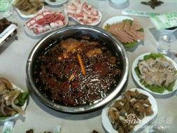 嘉陵江边吃瓜,尽享清凉时光