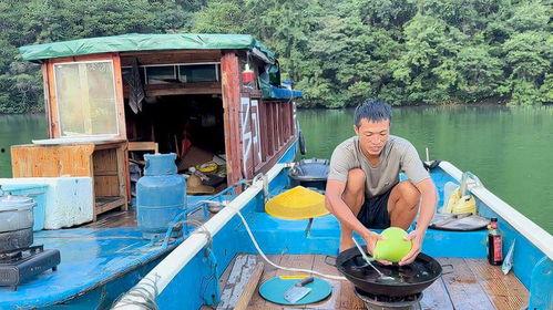 中国渔民吃瓜图片真实,现场吃瓜成网红现象