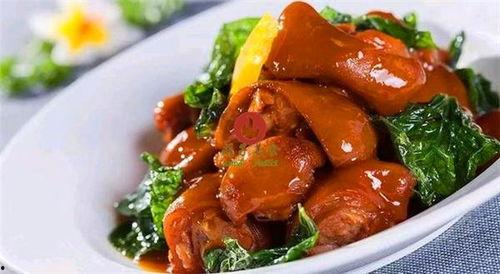 刘大瓜吃腌制猪蹄,美味传承家常味