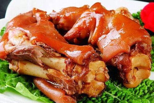 刘大瓜吃腌制猪蹄,美味传承家常味