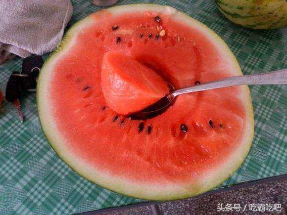 网友如何吃瓜,揭秘网络八卦背后的真相与乐趣