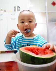两岁的宝宝可以吃瓜,轻松上手吃瓜时光