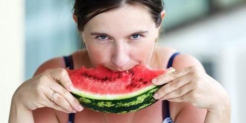 吃瓜女怎么形容,揭秘吃瓜女们的独特魅力